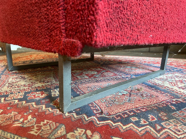 Fauteuil-lit vintage convertible en tissu bouclette rouge violet - Années 70