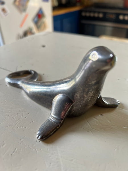 Otarie ou phoque décapsuleur / ouvre-bouteille vintage en métal argenté