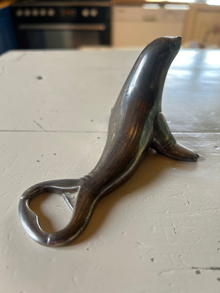 Otarie ou phoque décapsuleur / ouvre-bouteille vintage en métal argenté