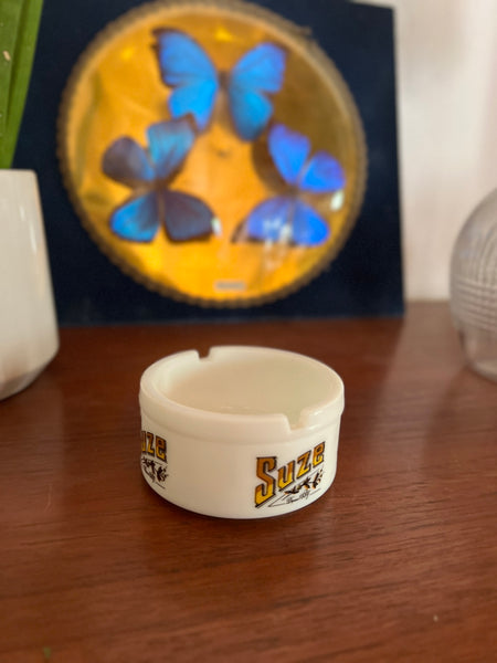 Cendrier publicitaire vintage Suze en opaline blanche