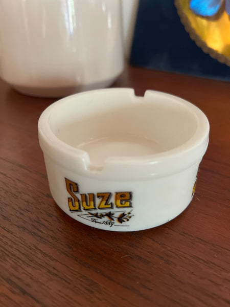 Cendrier publicitaire vintage Suze en opaline blanche
