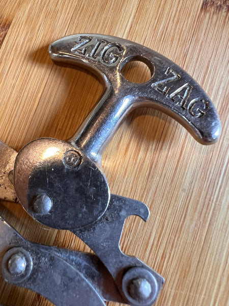 Tire-bouchon extensible et décapsuleur vintage Zig Zag M&M Der