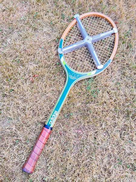 Raquette de tennis vintage en bois Adidas Biarritz Ads 030 avec tendeur Zephyr