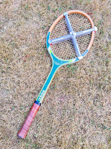 Raquette de tennis vintage en bois Adidas Biarritz Ads 030 avec tendeur Zephyr