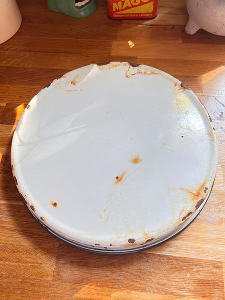 Plateau de service de bistrot vintage en tôle émaillée Three Stars Pils Leopold