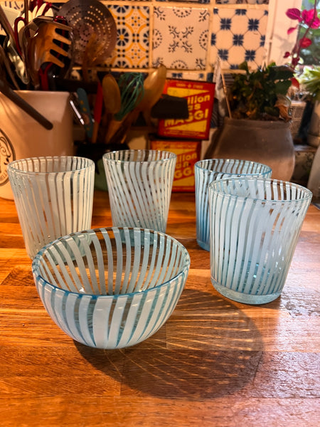 Service de 4 verres et 1 bol vintages en verre soufflé de Murano - Italy - Années 70