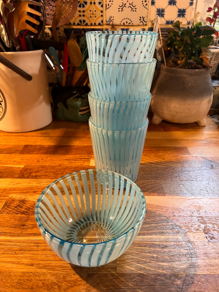 Service de 4 verres et 1 bol vintages en verre soufflé de Murano - Italy - Années 70