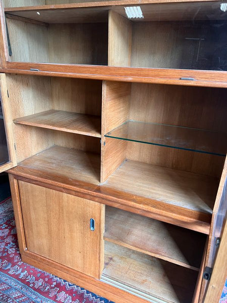 Grande bibliothèque / vitrine vintage en chêne blond et placage - Années 60/70