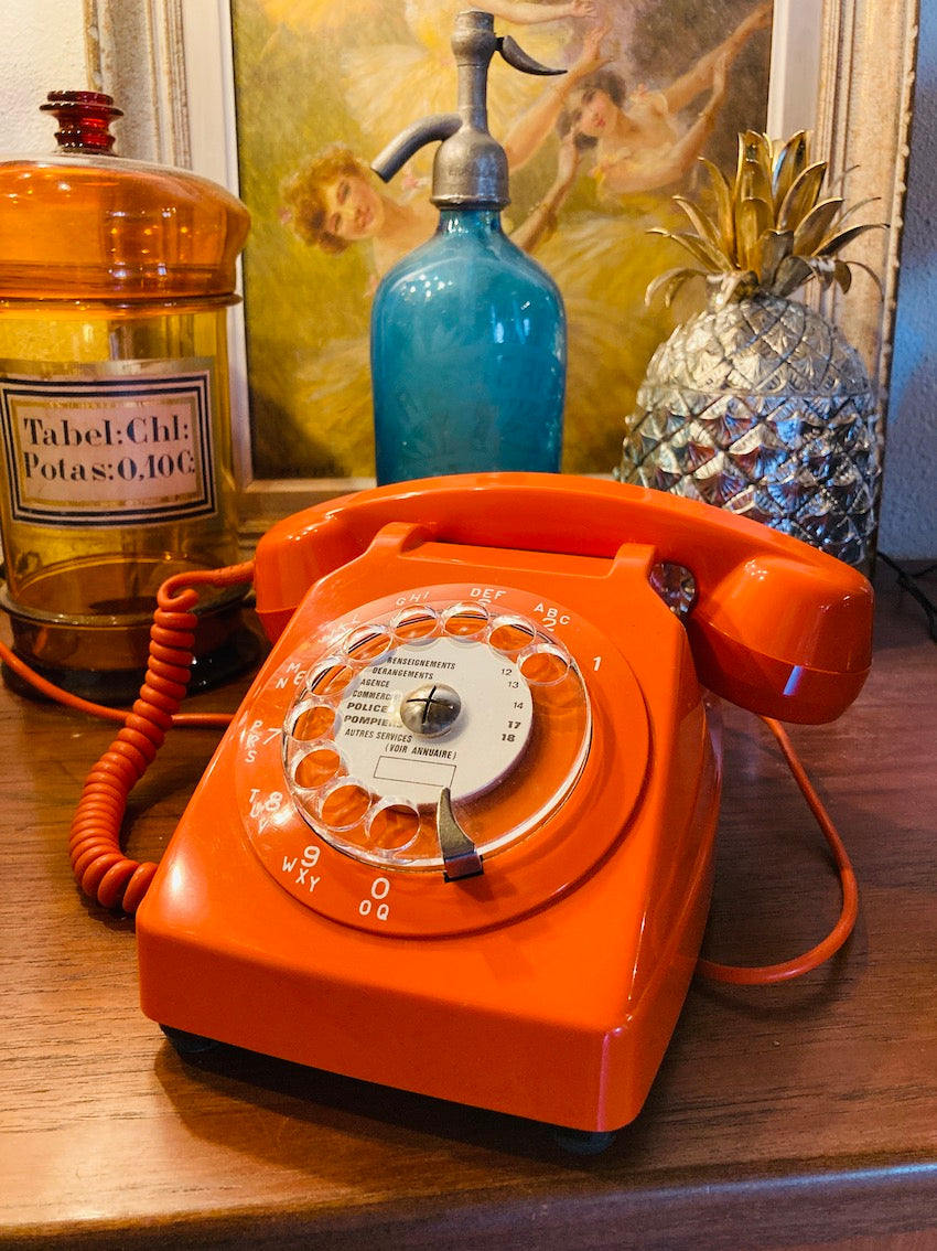 Ancien telephone Socotel S63 orange cadran vintage - Collection