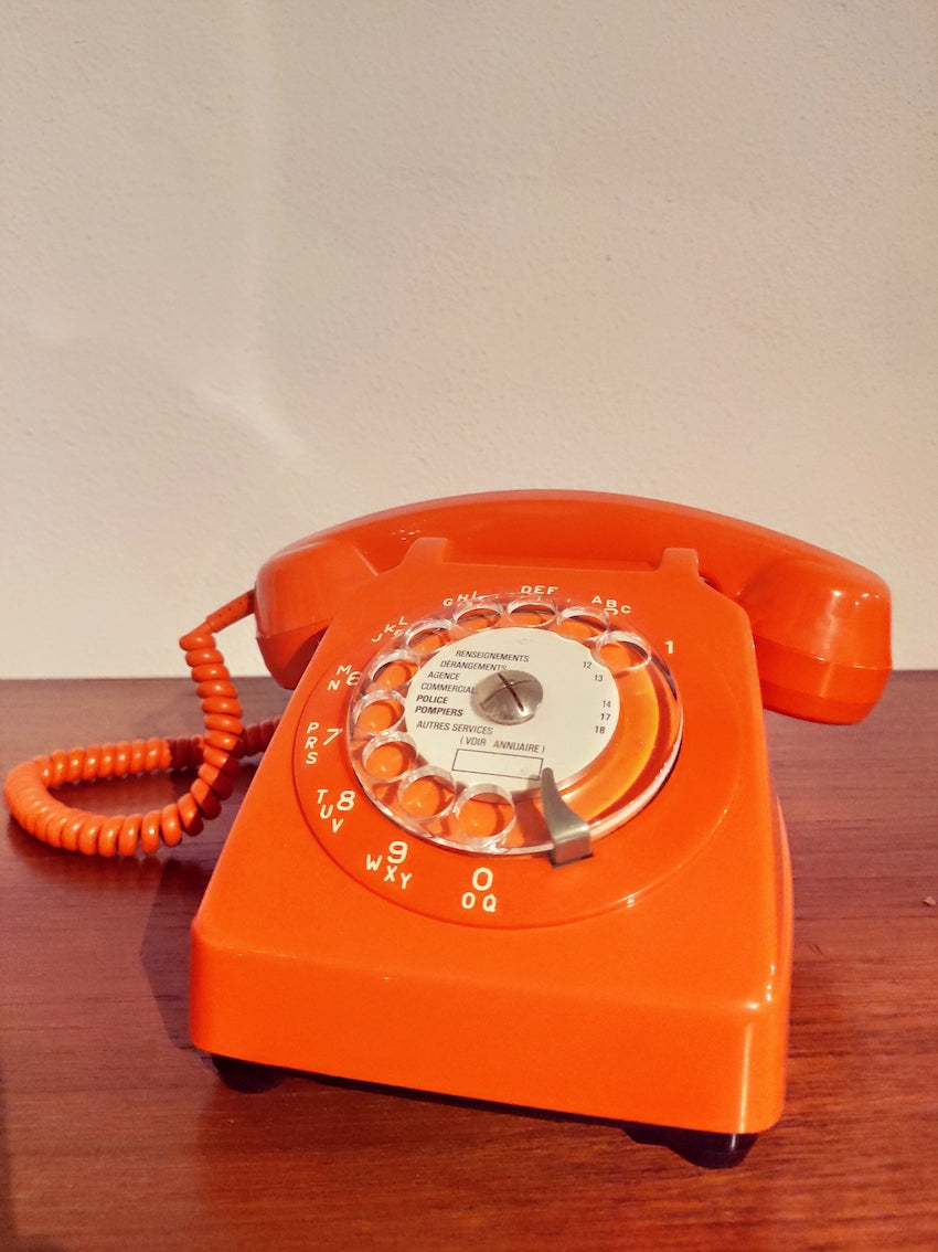 Téléphone vintage Socotel orange à cadran, 1980