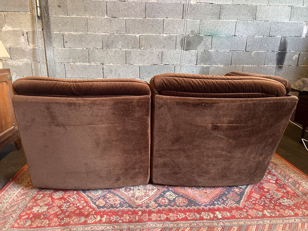 Canapé vintage en velours marron formé de 2 chauffeuses dont 1 angle - Annes 70/80