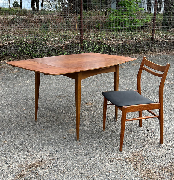 Table carrée placage teck à rallonges de style scandinave