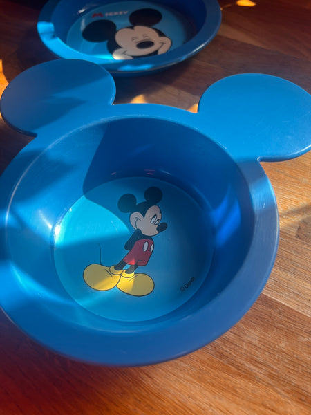 2 assiettes d'enfant en plastique bleu Michey - Disney - 2010