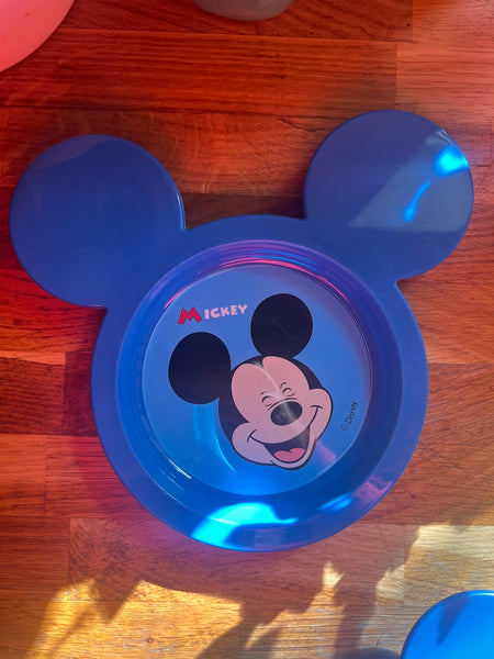 2 assiettes d'enfant en plastique bleu Michey - Disney - 2010