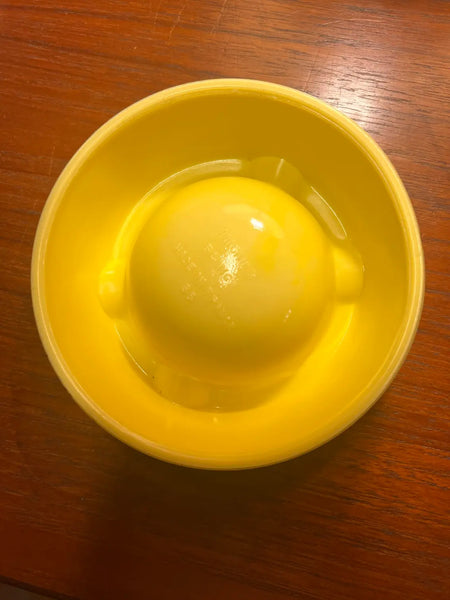 Cendrier publicitaire rond vintage AVEZE Auvergne gentiane Magnier Blangy en opaline jaune - Années 60