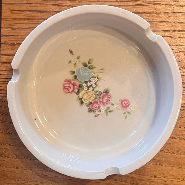 Cendrier vintage en céramique au décor de roses multicolores