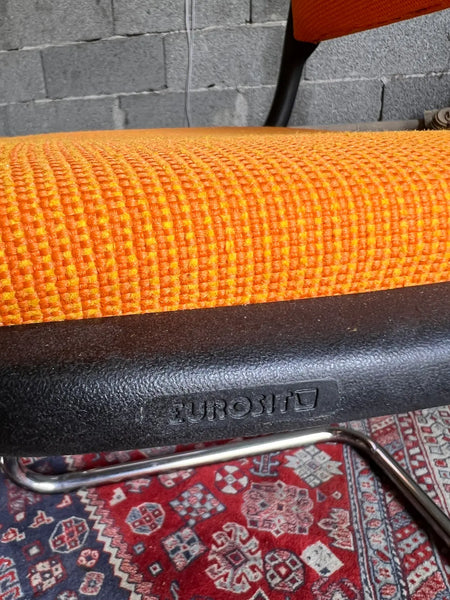 Chaise de bureau vintage Eurosit orange et noire - Années 80