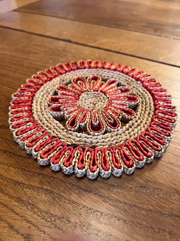 Dessous de plat vintage en paille tressée rouge