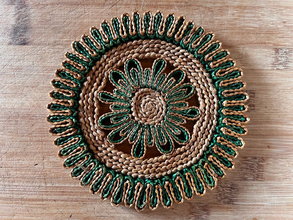 Dessous de plat vintage en paille tressée verte