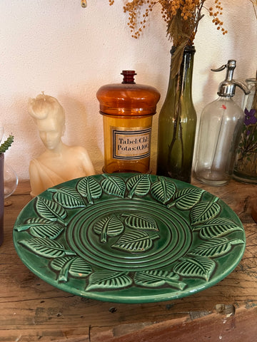 Grand plat en céramique vert irisé à décor de feuille vintage - Années 1950