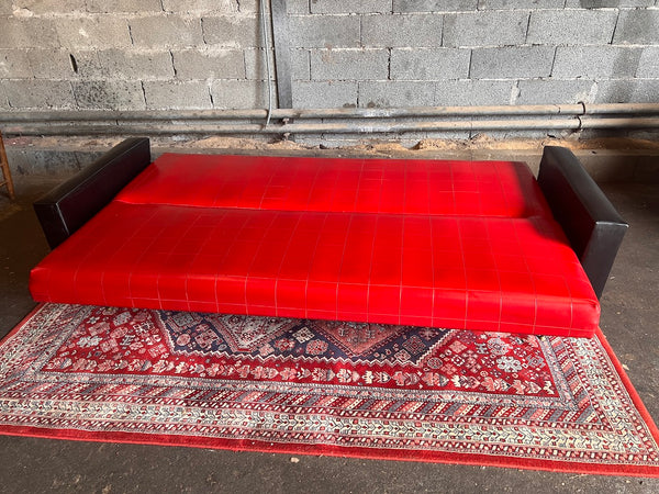 Canapé convertible vintage Daybed des années 60 en skaï rouge et noir