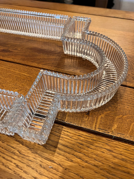 Centre / chemin de table ancien en cristal en 4 élèments