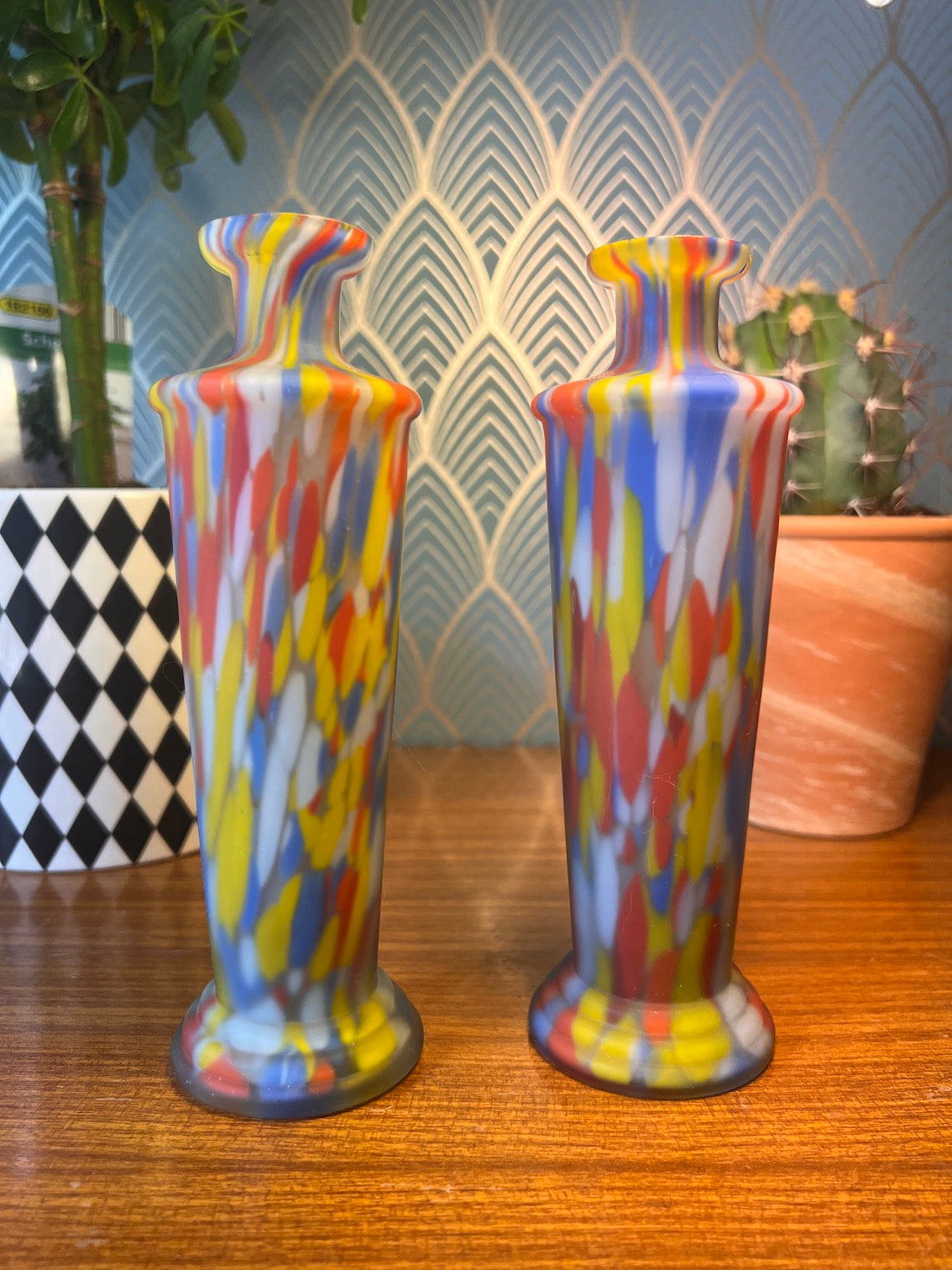 Paire de soliflores / vases vintages en verre jaspé de Murano soufflé et dépoli - dans le goût de Clichy