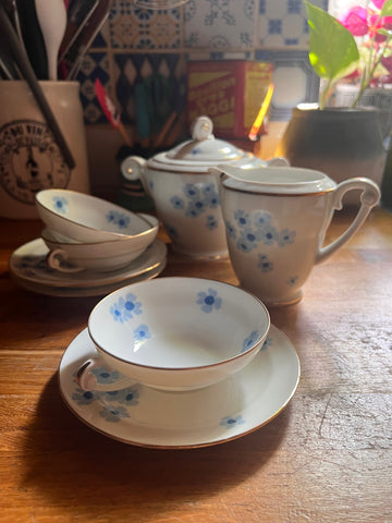 Service à café, porcelaine Limoges Goumont Labesse, bleu de four et or - Le  chat rouge