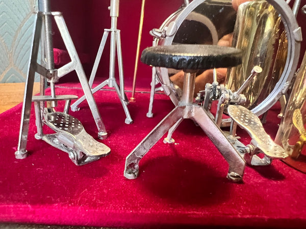 Maquette vintage d'une batterie en laiton et métal argenté - Editions Fuzeau Classique