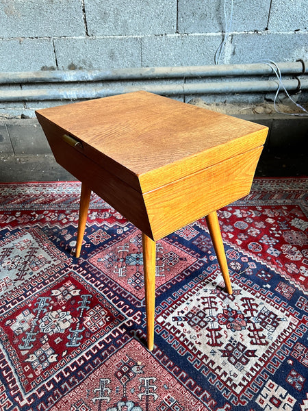 Travailleuse / boite à couture vintage aux pieds compas - Années 60