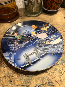 Assiette décorative / de collection en porcelaine Peter Pan 21cm - Disney - Kenleys Limited