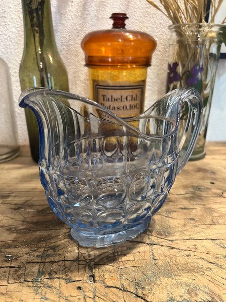 Pichet / broc à eau vintage en verre bleu à facettes