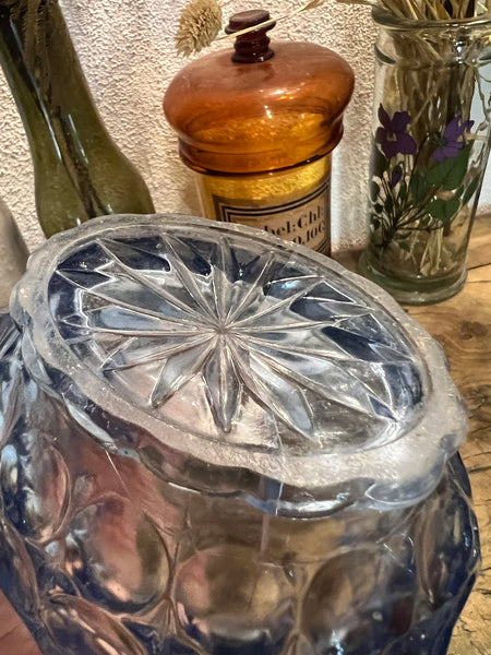 Pichet / broc à eau vintage en verre bleu à facettes