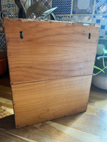 Présentoir à épices vintages en bois avec ses flacons en verre opaline peint à la main