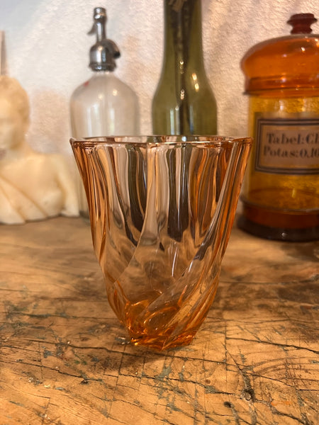 Petit vase vintage en verre rose dit rosaline Luminarc - Made in France - Années 50