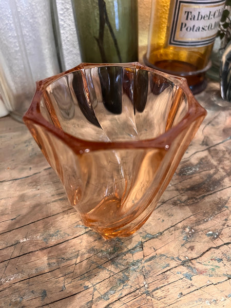 Petit vase vintage en verre rose dit rosaline Luminarc - Made in France - Années 50