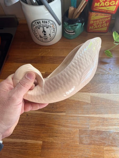 Saucière en forme de poisson vintage en faïence rose poudré Digoin Sarreguemines - Période 1920-1950