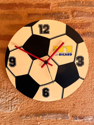 Pendule / horloge de bistrot vintage ballon de football Ricard à quartz - Années 70