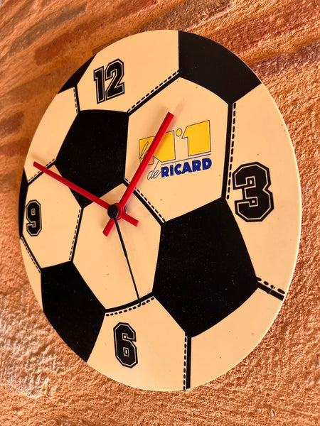 Pendule / horloge de bistrot vintage ballon de football Ricard à quartz - Années 70