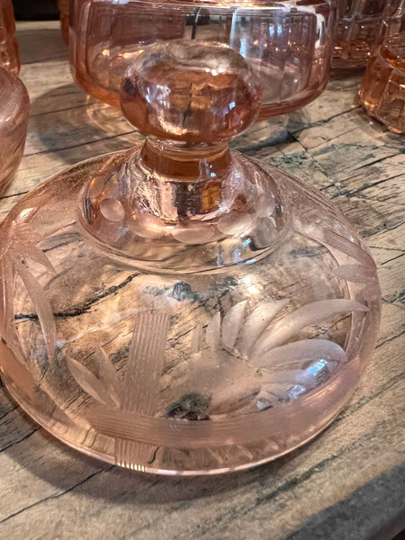 Garniture de toilette vintage en verre rose formé de 5 éléments