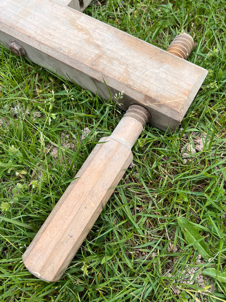 Serre-joint de menuisier ancien en bois