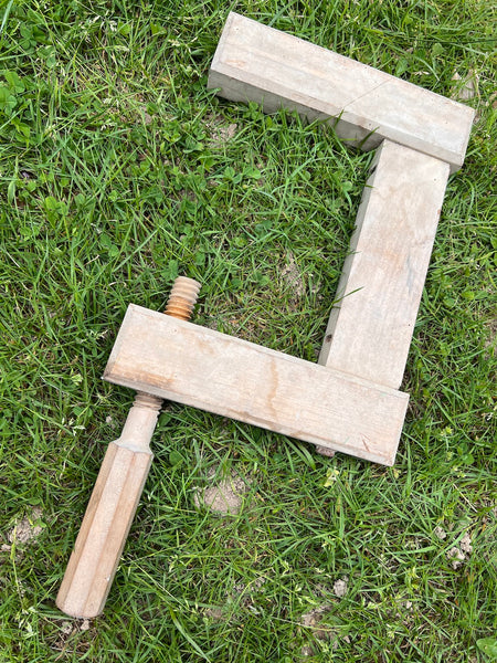 Serre-joint de menuisier ancien en bois