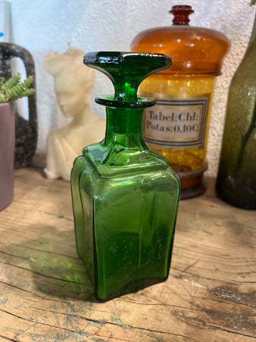 Carafe vintage en verre de couleur verte