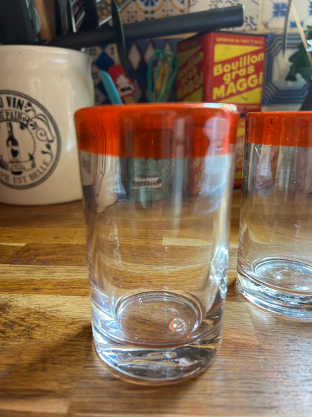 Paire de verres soufflés bicolores vintages