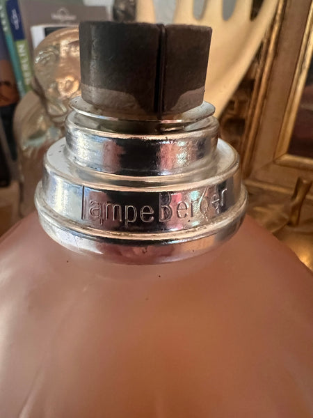 Lampe Berger vintage en verre rose poudré opaque