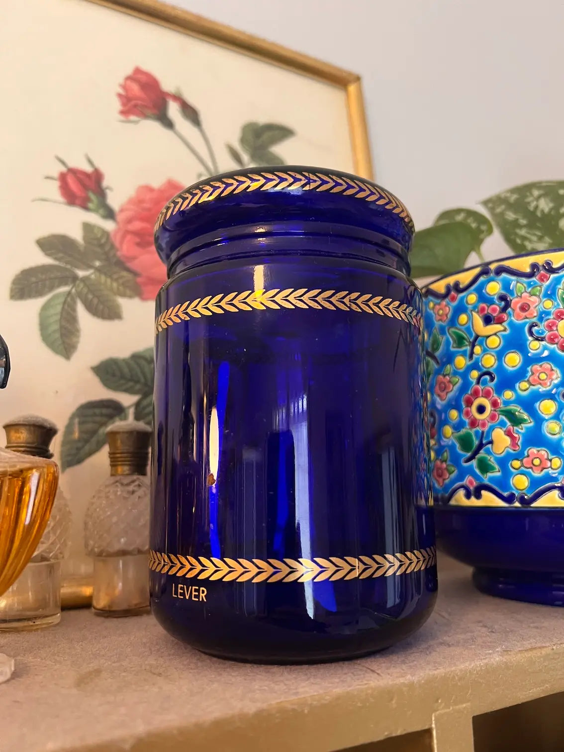 Pot vintage en verre bleu cobalt aux liserés dorés Lever