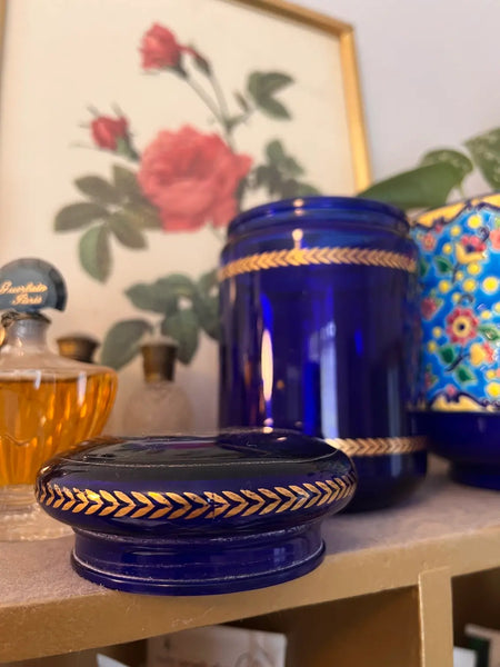 Pot vintage en verre bleu cobalt aux liserés dorés Lever