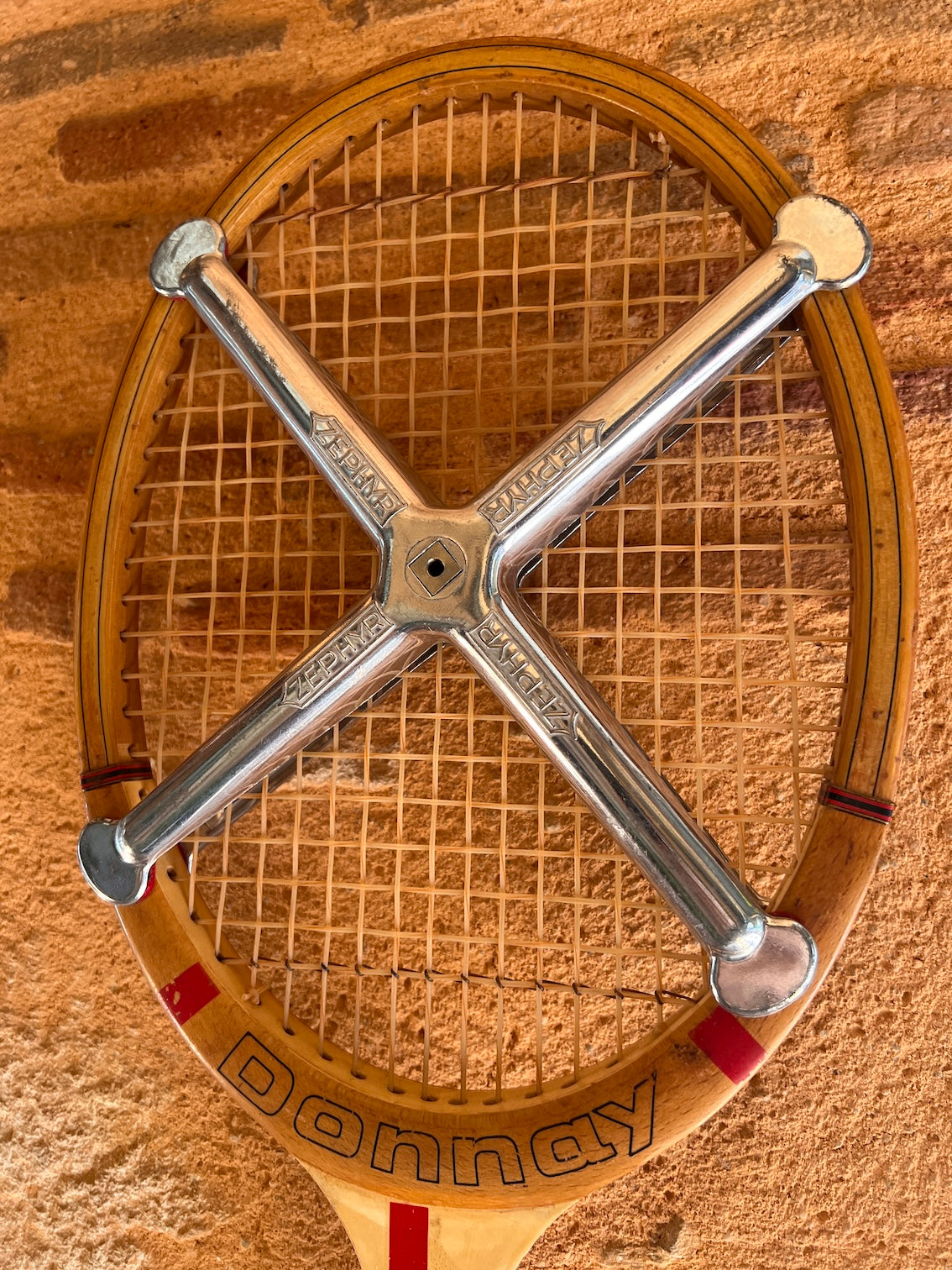 2 Raquettes tennis bois avec leurs croix anti vrillage séphir année 60 2 Raquettes tennis bois avec leurs croix anti vrillage séphir année 60