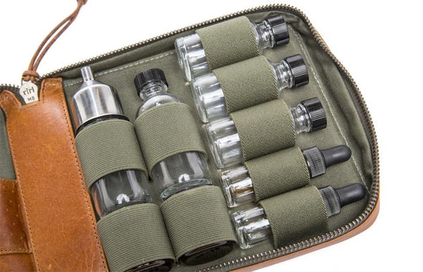 Luxueux kit à cocktail de voyage par Stephen Kenn en collaboration avec Gin & Luck - 2015