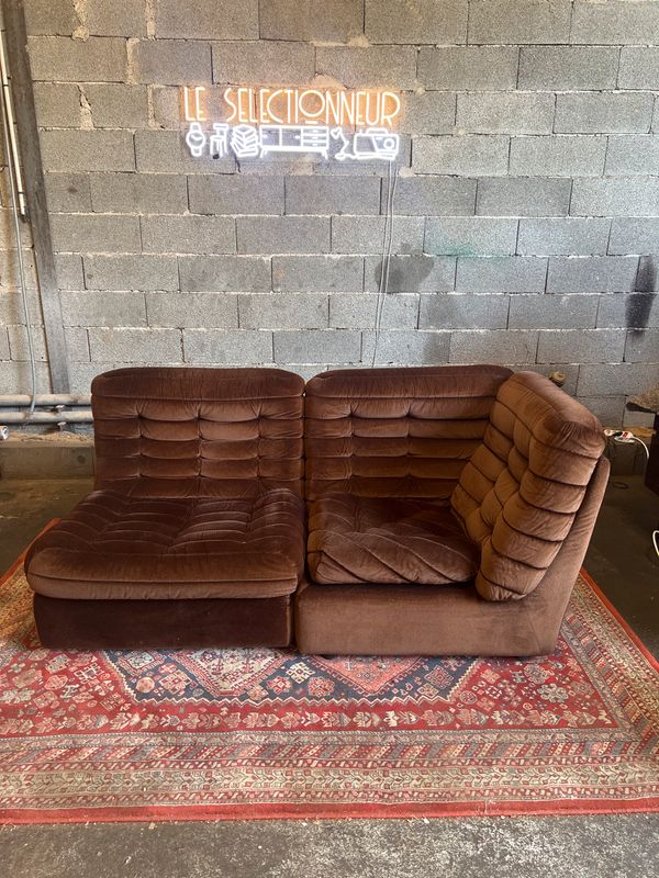 Canapé vintage en velours marron formé de 2 chauffeuses dont 1 angle - Annes 70/80